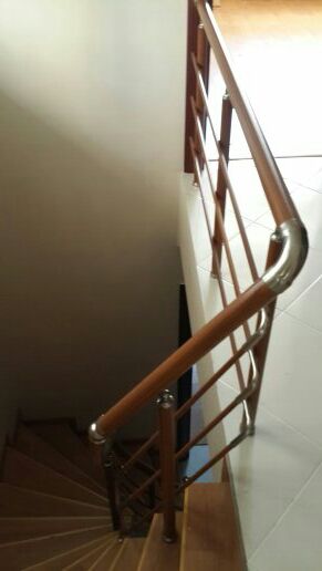 ahşap üst tutamaklı merdiven korkuluk