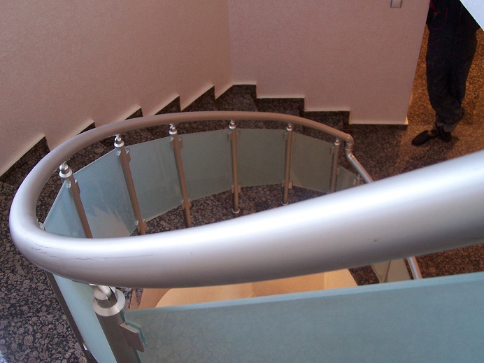 alüminyum camlı bükümlü merdiven korkuluk